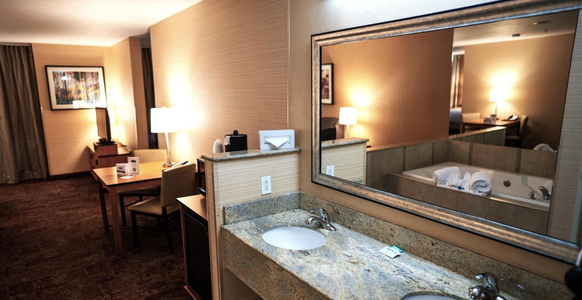 Hotel Crystal Hotel&suites - Midvalley