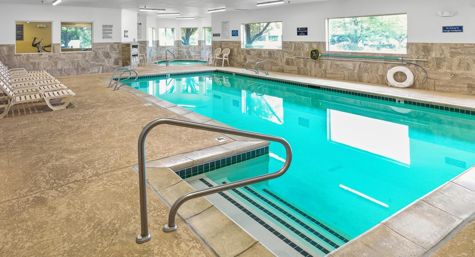 Crystal Hotel&suites - Midvalley Hotel 3*