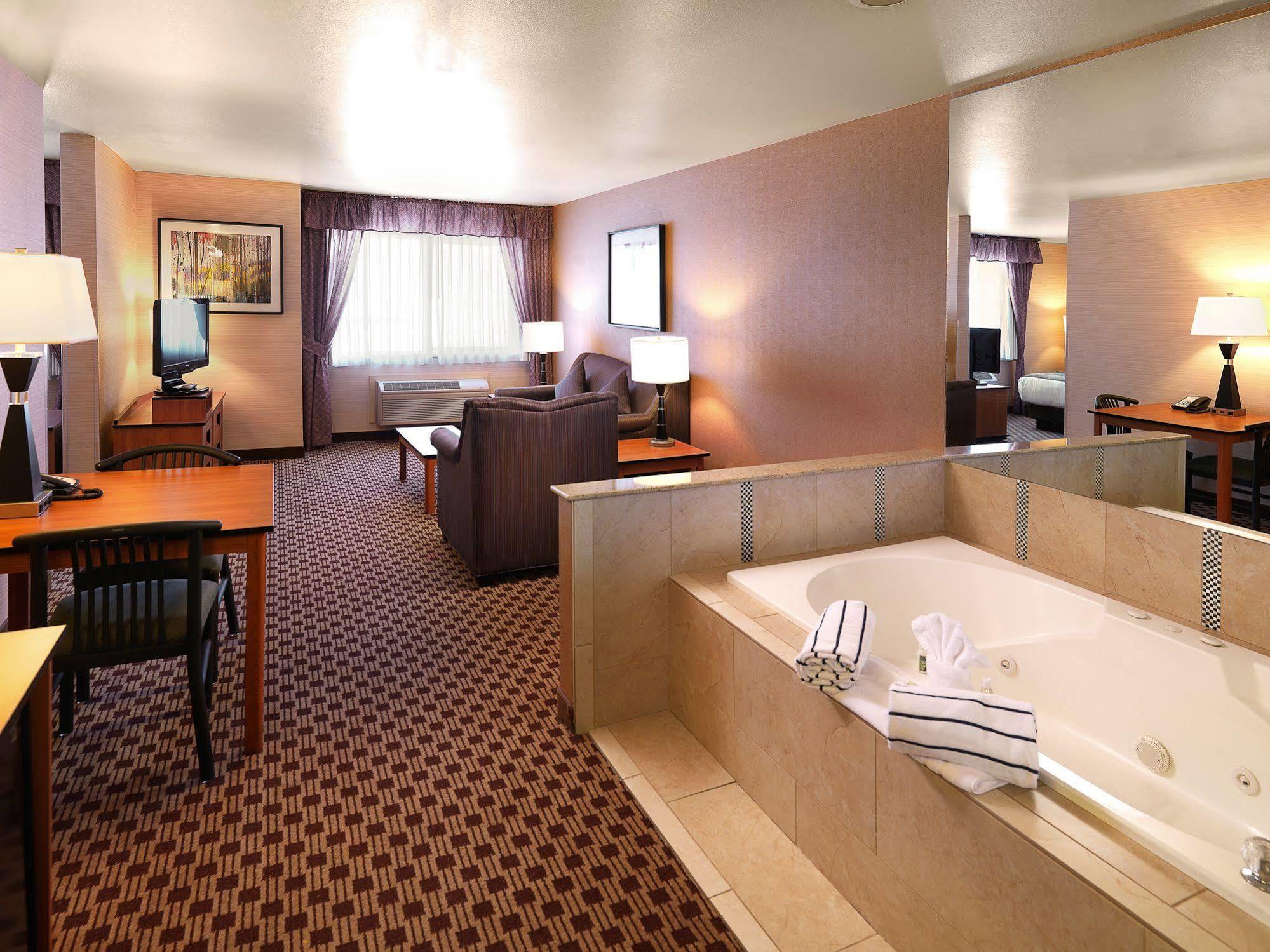 Crystal Hotel&suites - Midvalley Hotel Murray